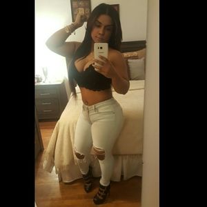 Meet your Posher, Anayelexa